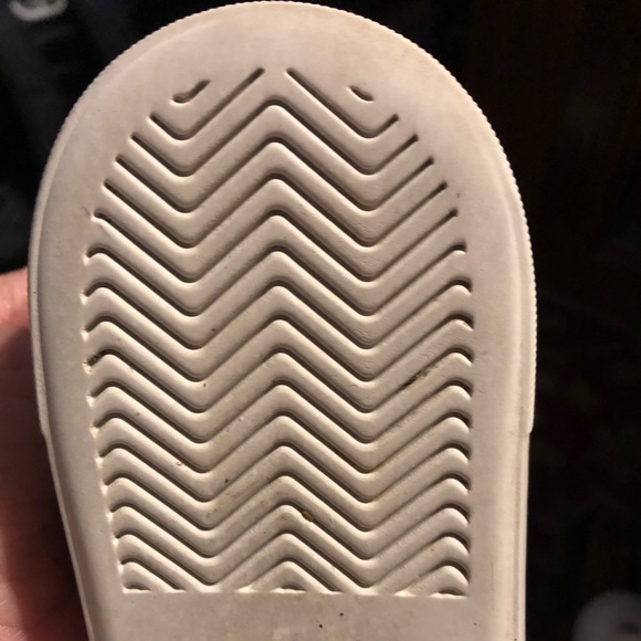 J Slides, Size 7, Great preowned condition - Picture 4 of 5